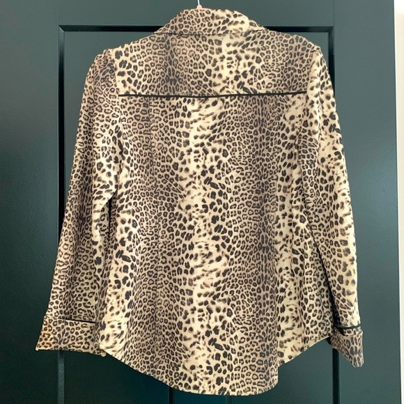 Chicos Animal Print Bomber Jacket w/Zipper and Cuffed Sleeves. Size 0 = XS - Picture 5 of 14